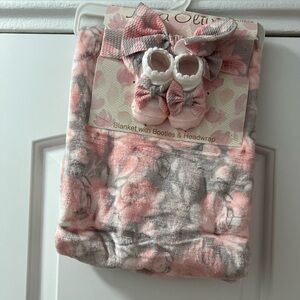 3 peice baby blanket headband and booties